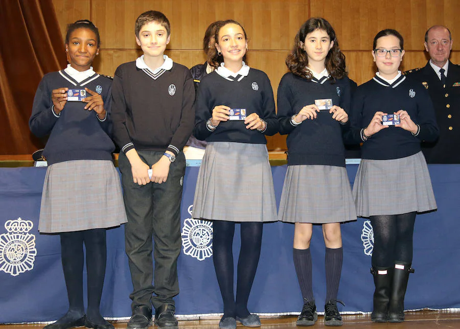 Fotos: Entrega de carnés de ciberexpertos a alumnos de colegios de Segovia