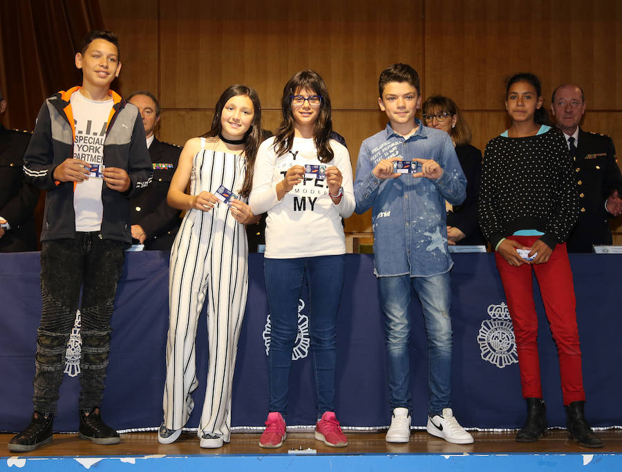 Fotos: Entrega de carnés de ciberexpertos a alumnos de colegios de Segovia