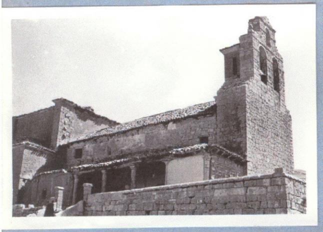 Iglesia de San Juan Bautista de Almaraz de la Mota. Es el único edificio que queda en pie del pueblo abandonado de Almaraz de la Mota (término de Villardefrade), desaparecido en la década de 1970. Las tierras de la localidad, de propiedad particular (en el siglo XIX eran propiedad del marqués de la Mota), fueron abandonadas cuando se impuso la mecanización agrícola.