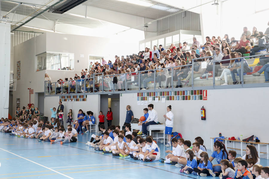 Ell Día de la Escuela Deportiva reunió en Aldeatejada a deportistas, entrenadores y padres para celebrar el fin de curso, disputándose partidos y competiciones lúdicas, una exhibición de gimnasia rítmica y la tradicional entrega de trofeos. 