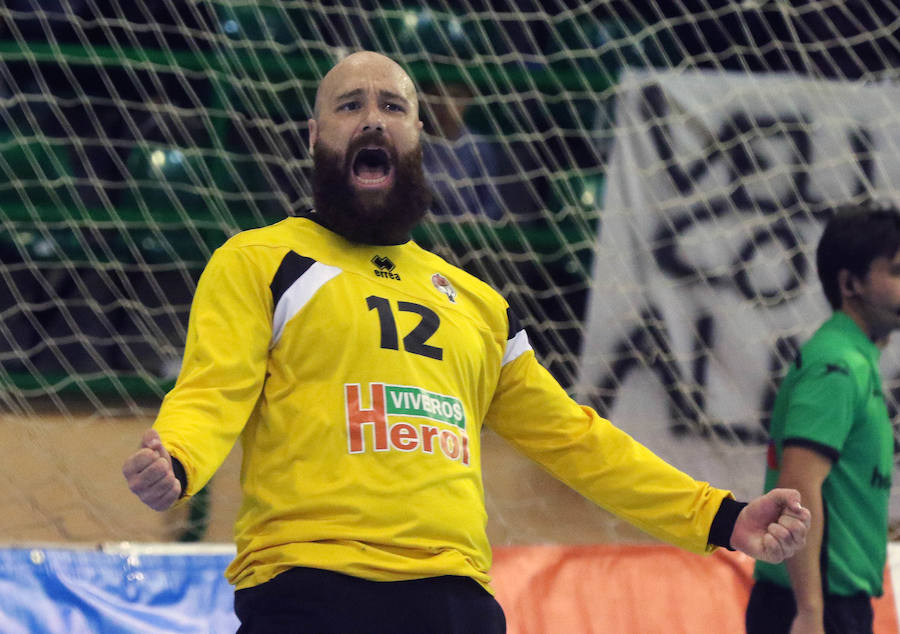 Fotos: Balonmano Nava a un paso del ascenso tras la victoria ante Alarcos (27-24)