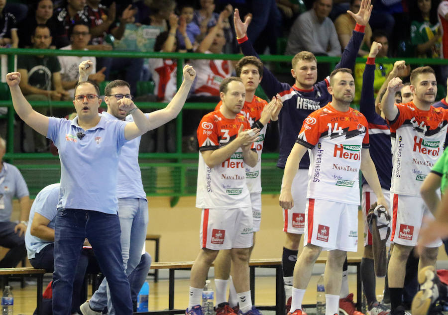 Fotos: Balonmano Nava a un paso del ascenso tras la victoria ante Alarcos (27-24)