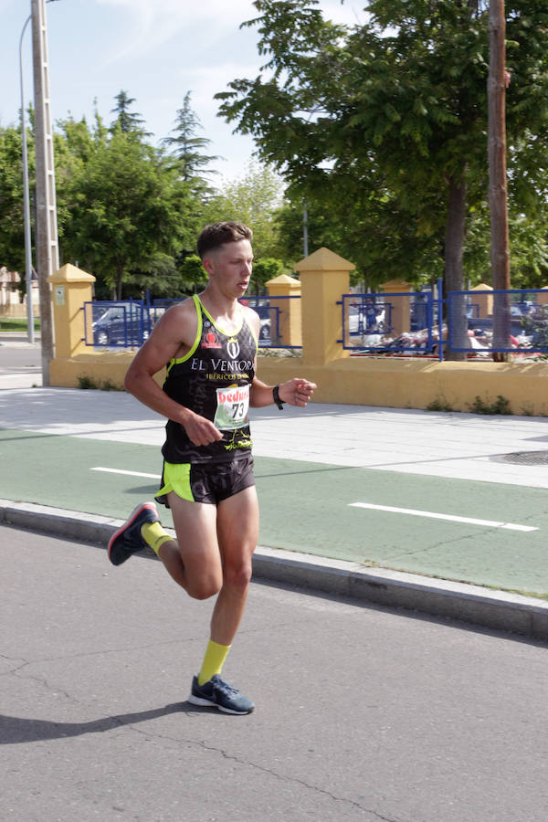 El triatleta vasco Gorka Lucena y la salmantina Lourdes Lobato se han impuesto en el XXI Cross Policía Local de Salamanca que se ha celebrado sobre un recorrido de algo más de 9 kilómetros