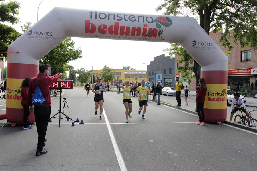 El triatleta vasco Gorka Lucena y la salmantina Lourdes Lobato se han impuesto en el XXI Cross Policía Local de Salamanca que se ha celebrado sobre un recorrido de algo más de 9 kilómetros