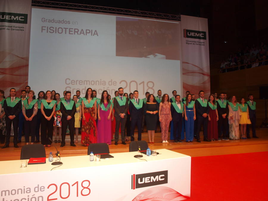 318 estudiantes de 17 titulaciones entre Grados y Másteres de la Universidad Europea Miguel de Cervantes (UEMC) de Valladolid, vivieron ayer con emoción la ceremonia de graduación. 
