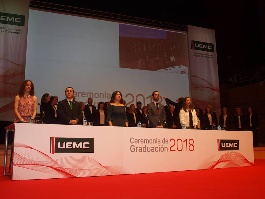 318 estudiantes de 17 titulaciones entre Grados y Másteres de la Universidad Europea Miguel de Cervantes (UEMC) de Valladolid, vivieron ayer con emoción la ceremonia de graduación. 