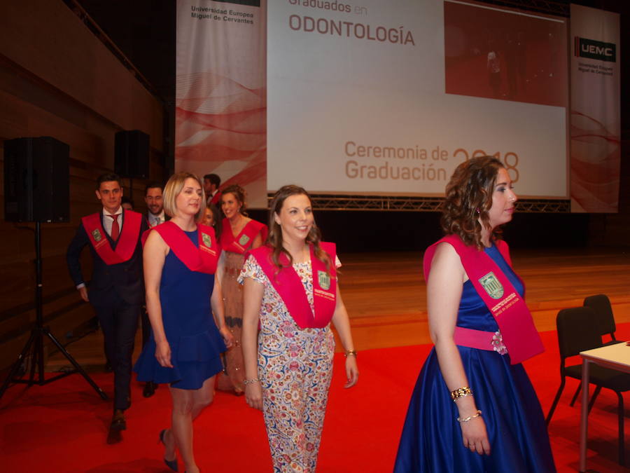 318 estudiantes de 17 titulaciones entre Grados y Másteres de la Universidad Europea Miguel de Cervantes (UEMC) de Valladolid, vivieron ayer con emoción la ceremonia de graduación. 