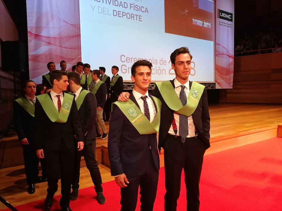 318 estudiantes de 17 titulaciones entre Grados y Másteres de la Universidad Europea Miguel de Cervantes (UEMC) de Valladolid, vivieron ayer con emoción la ceremonia de graduación. 