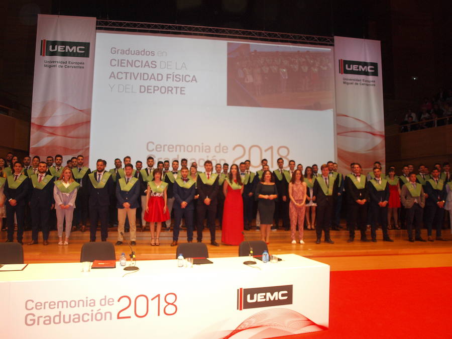 318 estudiantes de 17 titulaciones entre Grados y Másteres de la Universidad Europea Miguel de Cervantes (UEMC) de Valladolid, vivieron ayer con emoción la ceremonia de graduación. 
