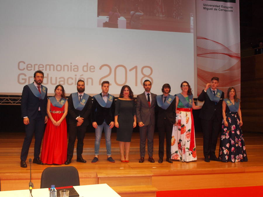 318 estudiantes de 17 titulaciones entre Grados y Másteres de la Universidad Europea Miguel de Cervantes (UEMC) de Valladolid, vivieron ayer con emoción la ceremonia de graduación. 