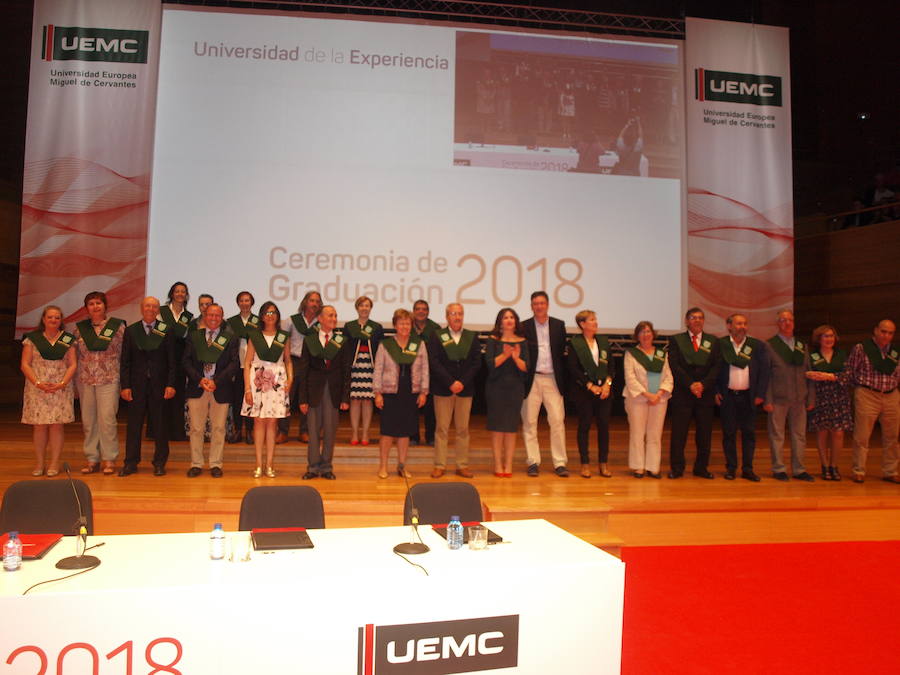318 estudiantes de 17 titulaciones entre Grados y Másteres de la Universidad Europea Miguel de Cervantes (UEMC) de Valladolid, vivieron ayer con emoción la ceremonia de graduación. 