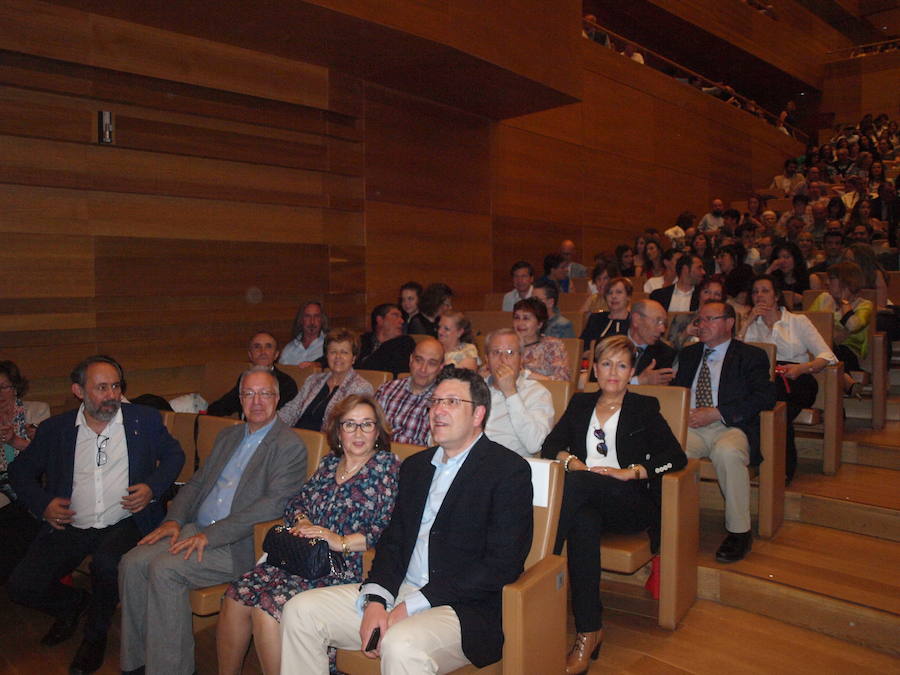 318 estudiantes de 17 titulaciones entre Grados y Másteres de la Universidad Europea Miguel de Cervantes (UEMC) de Valladolid, vivieron ayer con emoción la ceremonia de graduación. 