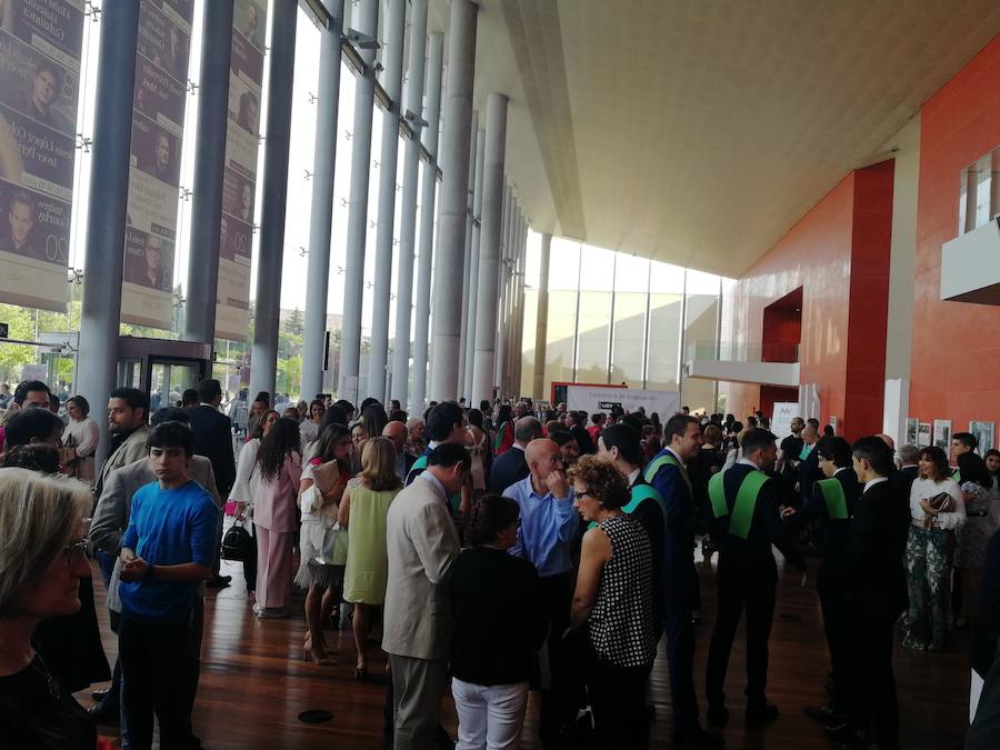 318 estudiantes de 17 titulaciones entre Grados y Másteres de la Universidad Europea Miguel de Cervantes (UEMC) de Valladolid, vivieron ayer con emoción la ceremonia de graduación. 