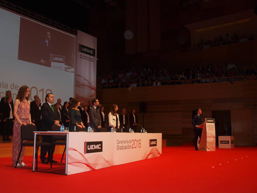 318 estudiantes de 17 titulaciones entre Grados y Másteres de la Universidad Europea Miguel de Cervantes (UEMC) de Valladolid, vivieron ayer con emoción la ceremonia de graduación. 