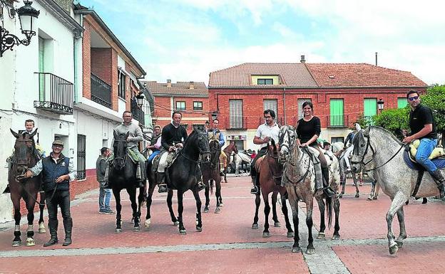 Caballistas asistentes a la feria de primavera de Cantimpalos. 