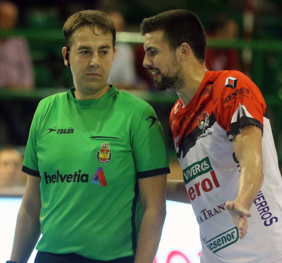 Fotos: El Balonmano Nava dice adiós al sueño de la Liga Asobal