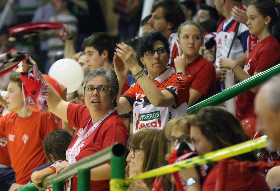 Fotos: El Balonmano Nava dice adiós al sueño de la Liga Asobal