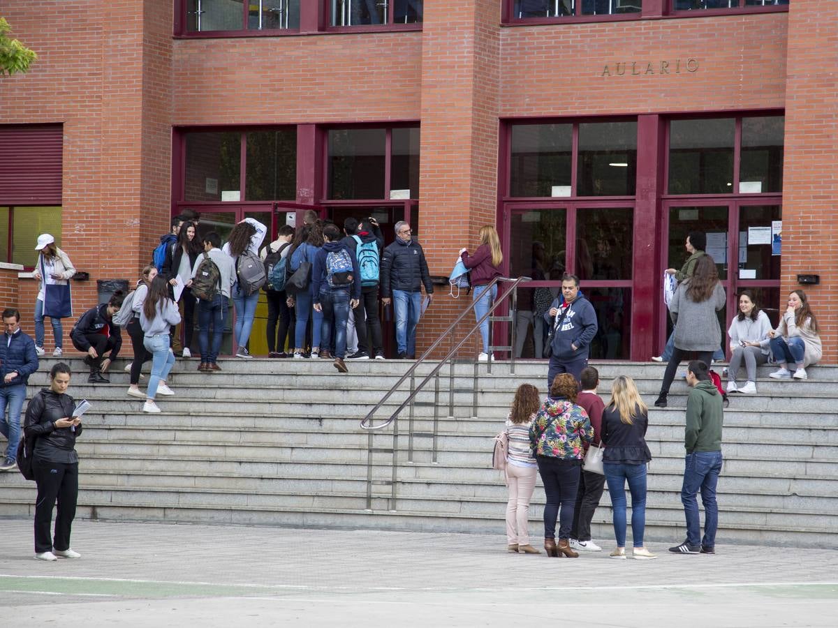 La prueba de acceso a la Universidad que desde esta semana realizarán cerca de 300.000 estudiantes en toda España, 3.929 del distrito de la Universidad de Valladolid (Valladolid, Segovia. Soria y Palencia), se examinarán desde hoy y hasta el día 7