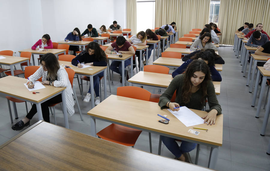 Fotos: Estudiantes de Palencia se examinan de la selectividad