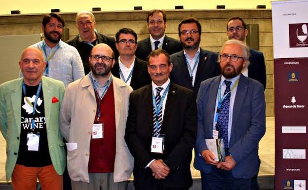 Nueva junta directiva de la UEAS, que presidirá el segoviano Pablo Martín (segundo por la derecha). 