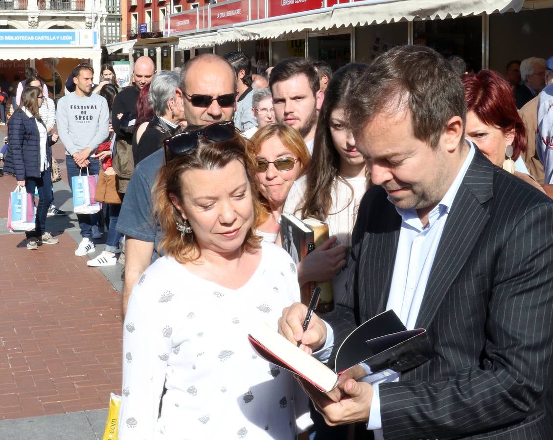 Fotos: Javier Sierra y Santos Juliá en la feria del Libro de Valladolid