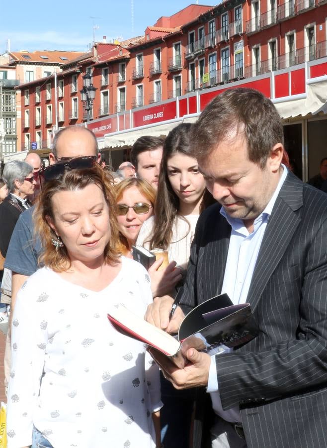 Fotos: Javier Sierra y Santos Juliá en la feria del Libro de Valladolid