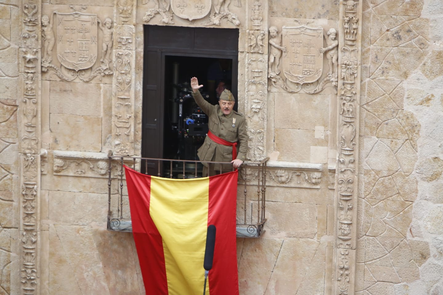 Fotos: El rodaje de Amenábar transforma la plaza de San Benito de Salamanca