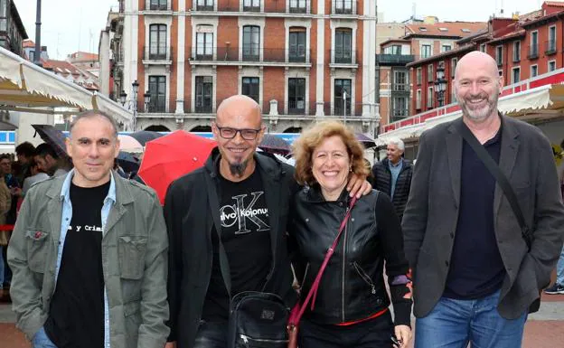 Vicente Álvarez, Berna González Harbour, César Pérez Gellida y Esteban Navarro, ayer en la Feria del Libro.