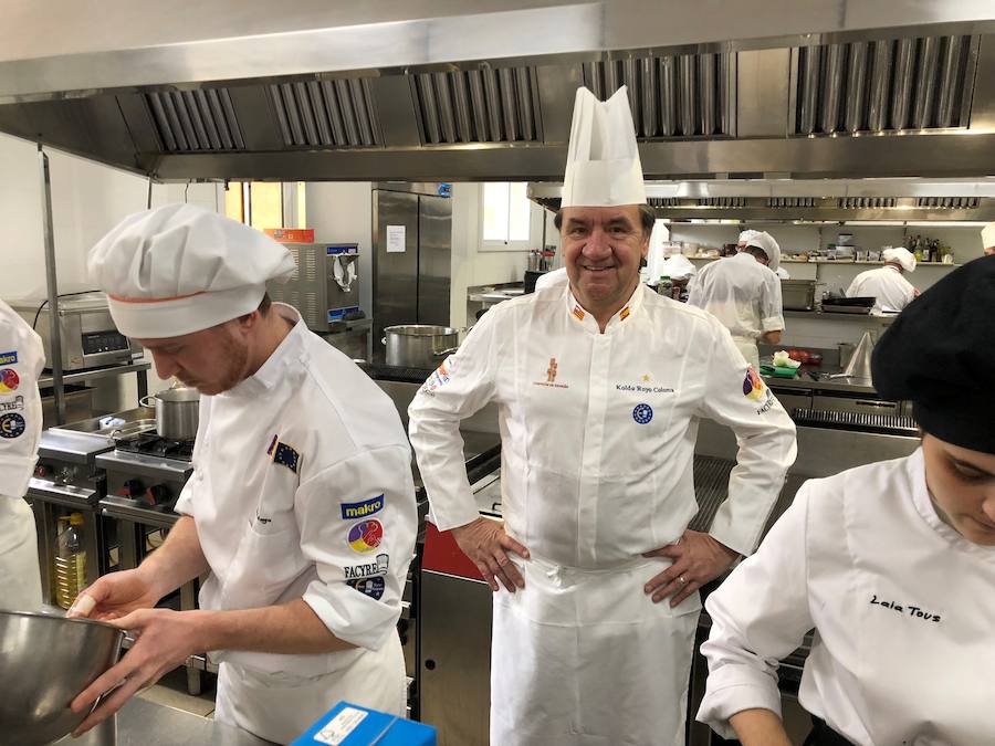 El cocinero Koldo Royo en sus cocinas. El Norte