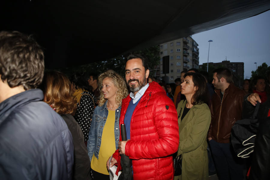 El cantante presentó su último trabajo 'Lo niego todo' en el Multiusos Sánchez Paraíso de la capital charra, dentro del ciclo 'Nuestras Voces', programado por el Ayuntamiento de Salamanca con motivo del VIII Centenario de la Universidad