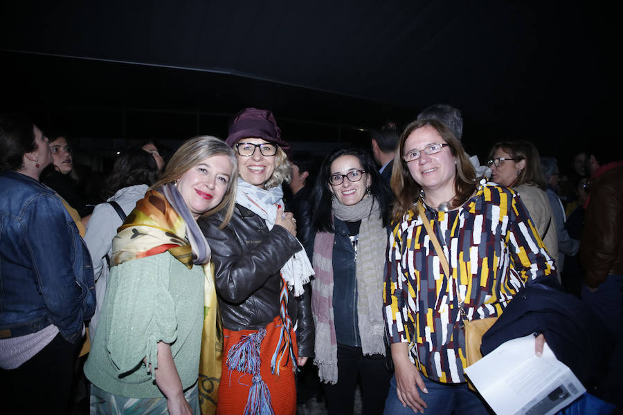 El cantante presentó su último trabajo 'Lo niego todo' en el Multiusos Sánchez Paraíso de la capital charra, dentro del ciclo 'Nuestras Voces', programado por el Ayuntamiento de Salamanca con motivo del VIII Centenario de la Universidad