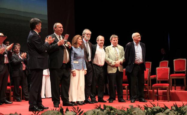 Los chicos del Nuevo Mester reciiben la Medalla de Oro de la Provincia, este viernes, en el Juan Bravo. 