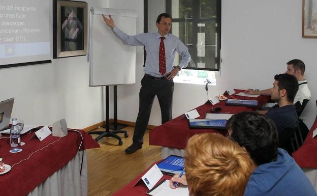 Pedro Duque,durante uno de los cursos de verano que la Universidad Politécnica de Madrid celebra en La Granja. 