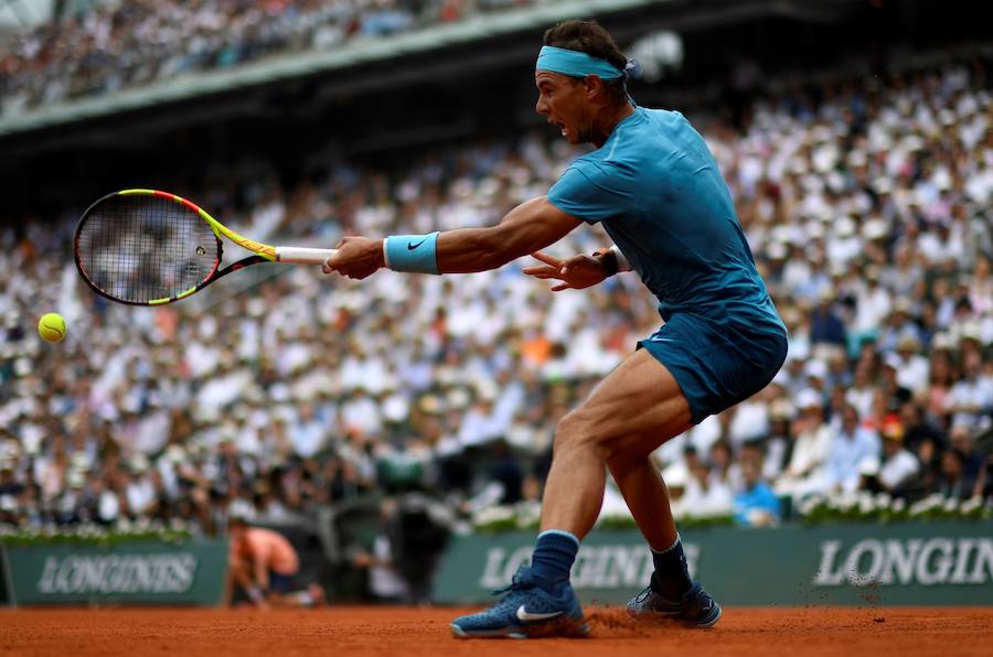 Rafael Nadal ha revalidado su título de campeón en la arcilla parisina y ya acumula once trofeos de Roland Garros, tras vencer a Thiem por 6-4, 6-3 y 6-2 