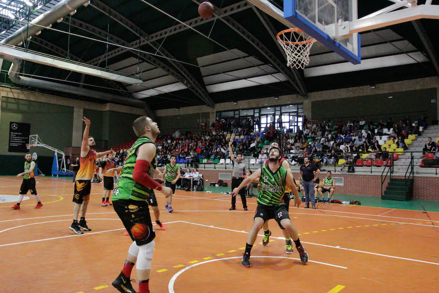 Los equipos del equipo organizador del torneo se imponen a Villares (chicos) y Aldeatejada (chicas) en las finales