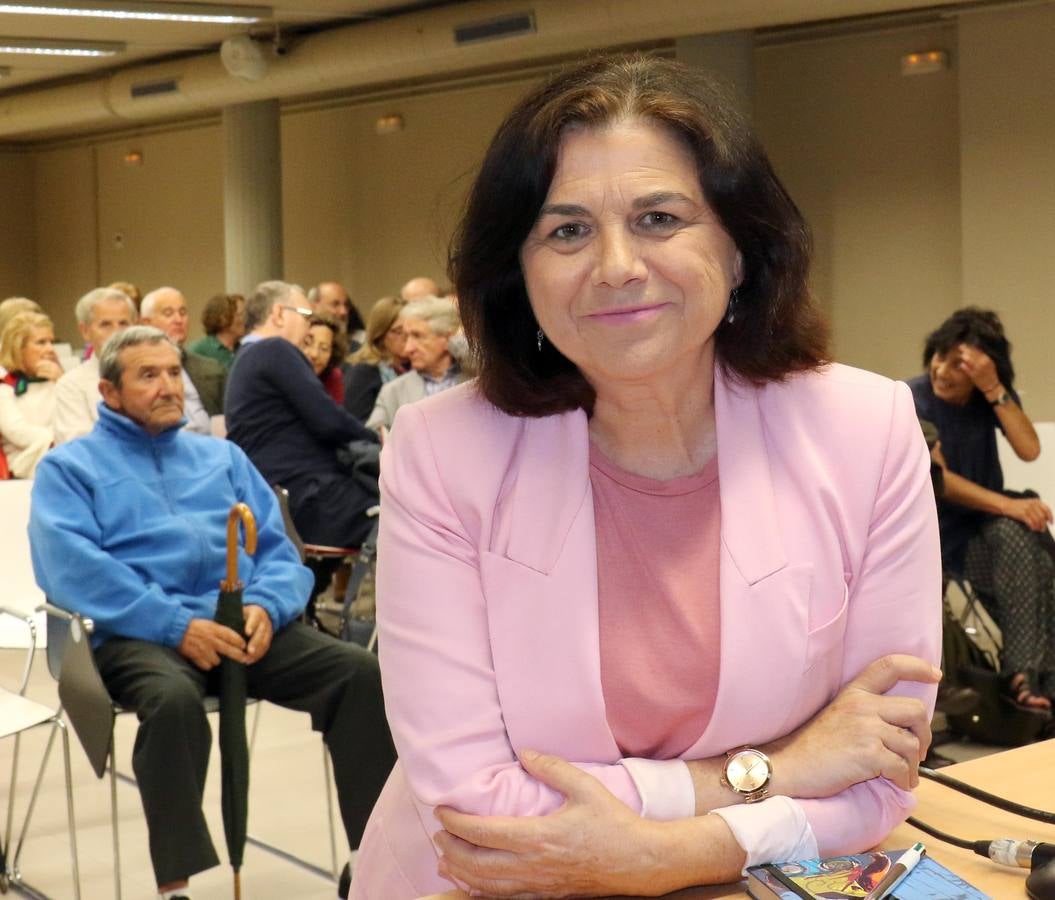 La periodista zamorana repasa la actualidad política en el ciclo y subraya que «es la fortaleza del Estado» la que no permite que haya partidos corruptos 