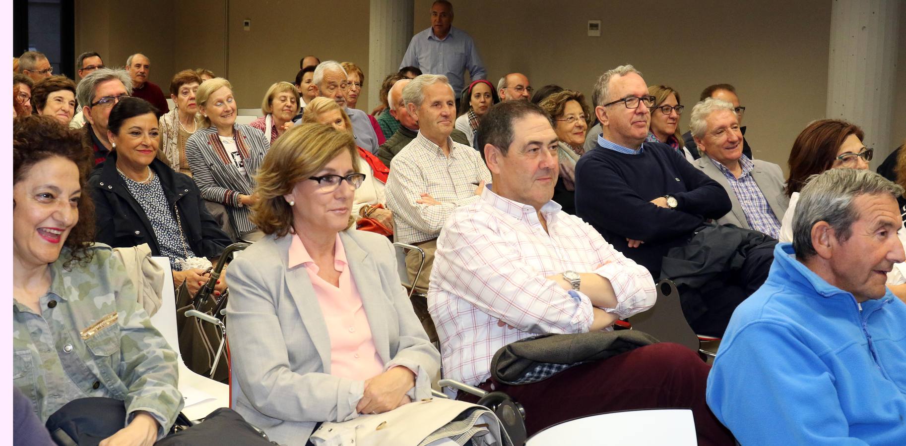 La periodista zamorana repasa la actualidad política en el ciclo y subraya que «es la fortaleza del Estado» la que no permite que haya partidos corruptos 