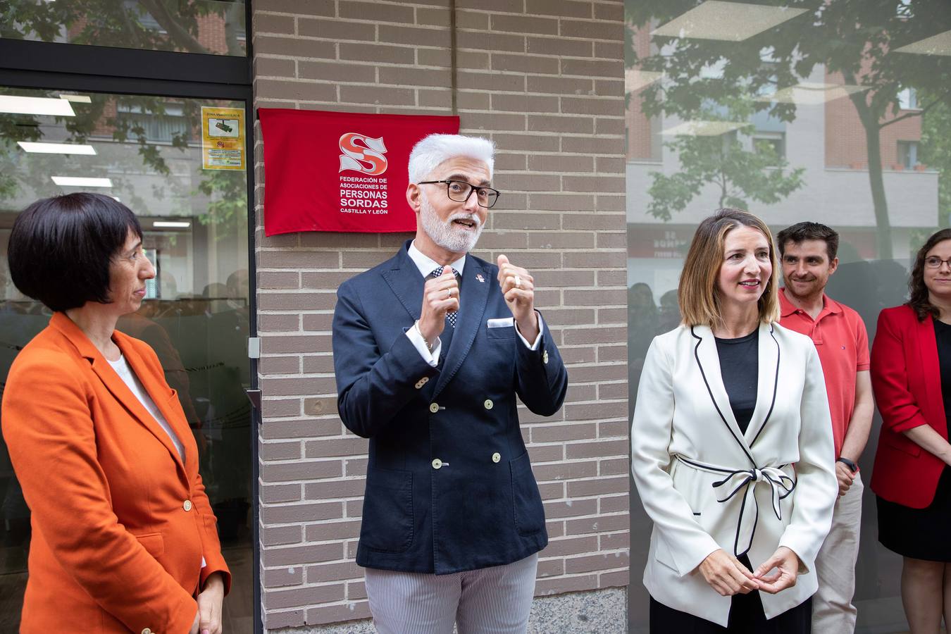 Fotos: Inauguración en Valladolid de las nuevas instalaciones de la Federación de Asociaciones de Personas Sordas de CyL