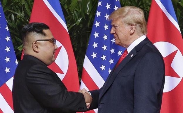 Donald Trump y Kim Jong-un, durante su encuentro.en Singapur.