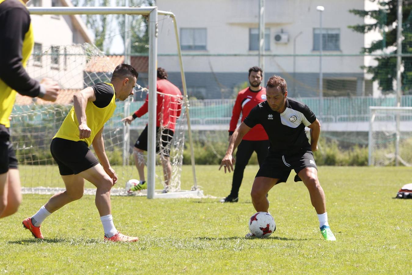 El internacional asturiano ultima su recuperación del talón de Aquiles para hacer la pretemporada con el Villarreal