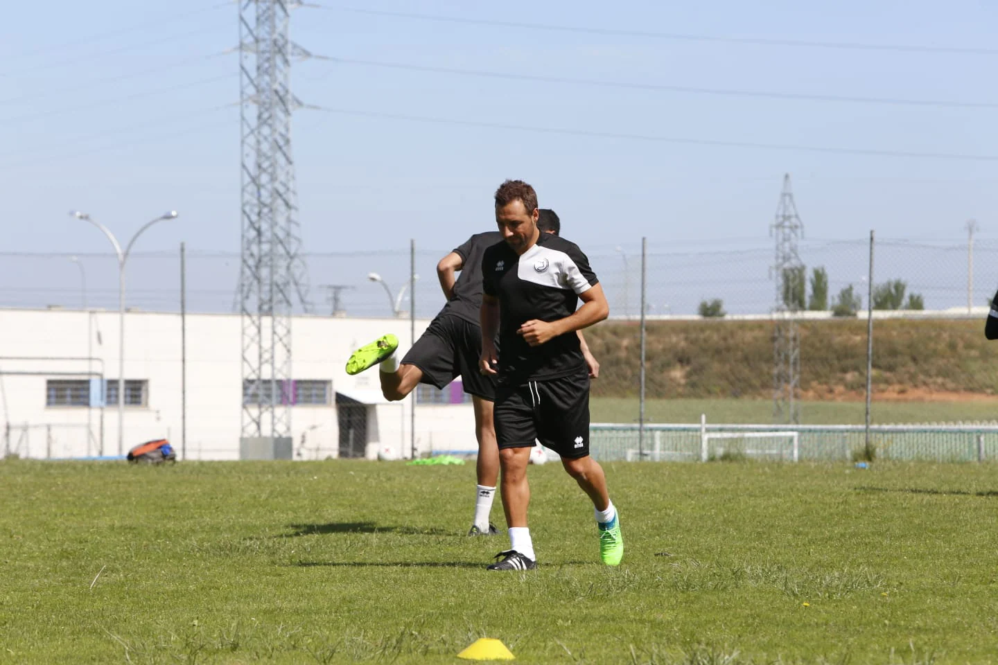 El internacional asturiano ultima su recuperación del talón de Aquiles para hacer la pretemporada con el Villarreal