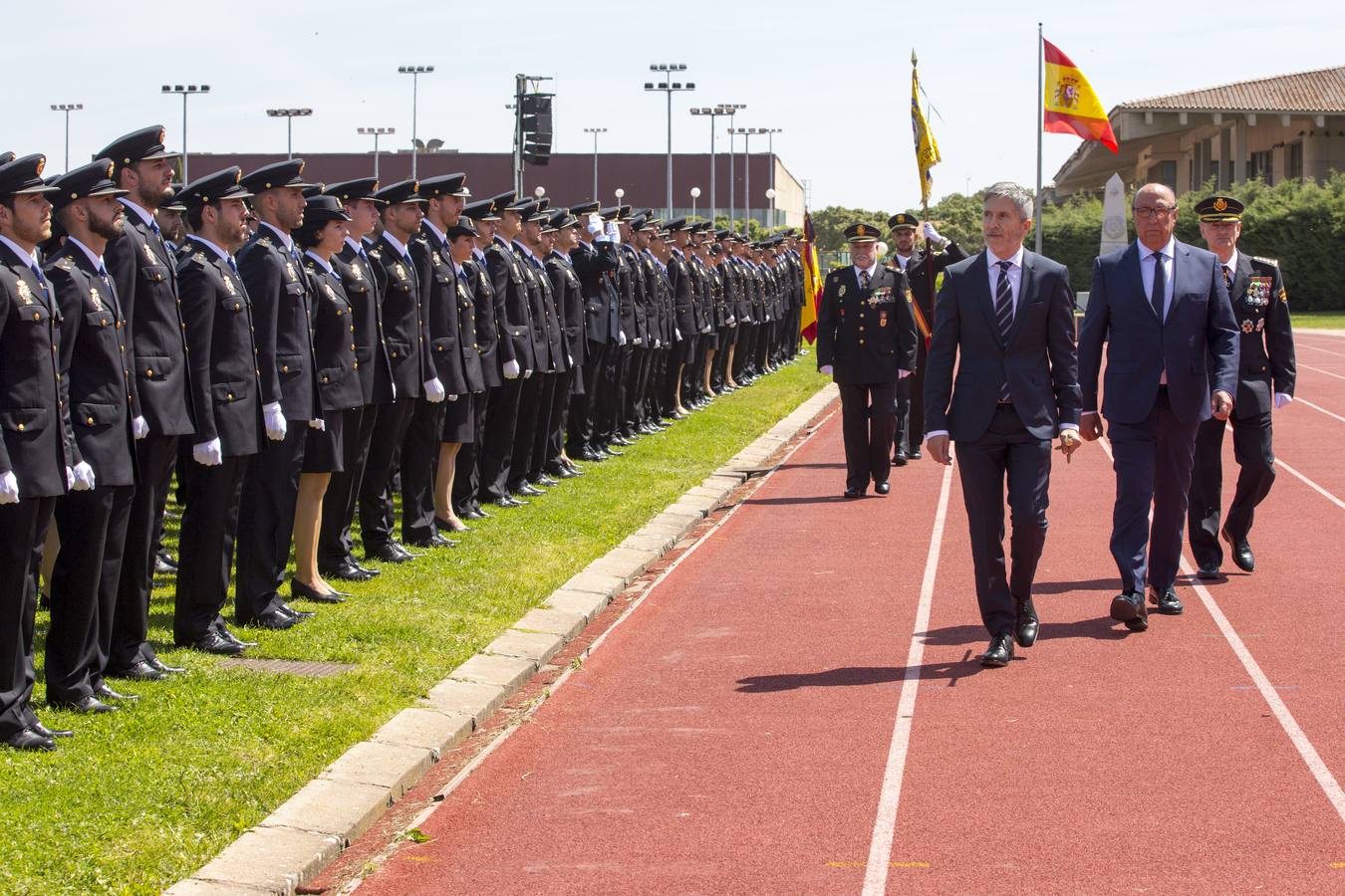 1.298 agentes (377 mujeres y 921 hombres) han superado el periodo de formación y las prácticas en distintas dependencias policiales, y se incorporarán en breve a sus destinos por toda España