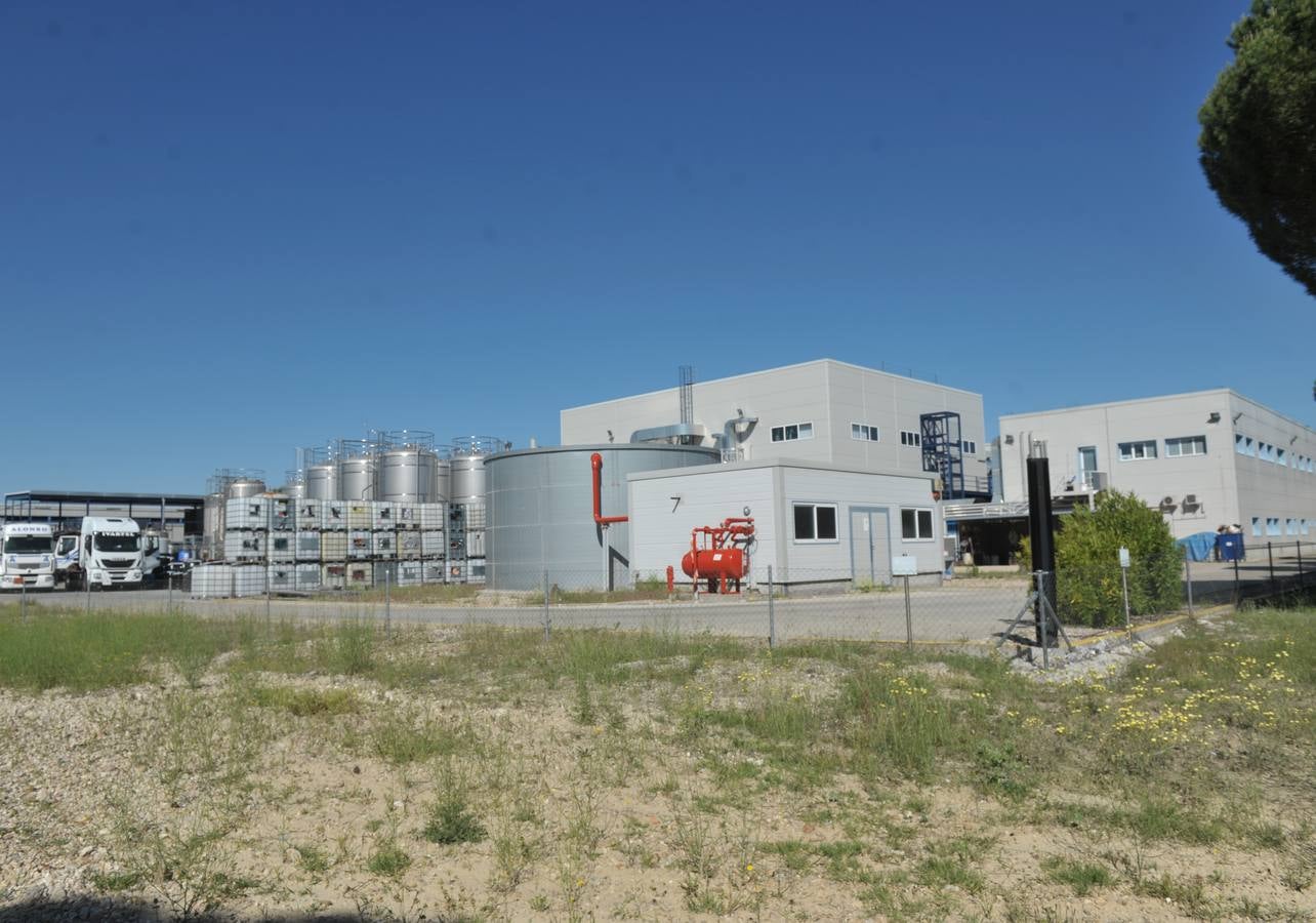 Tres personas han resultado heridas, una de gravedad, explotar el recubrimiento de vidrio de uno de los reactores del laboratorio