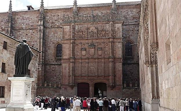 Fachada histórica de la Universidad.