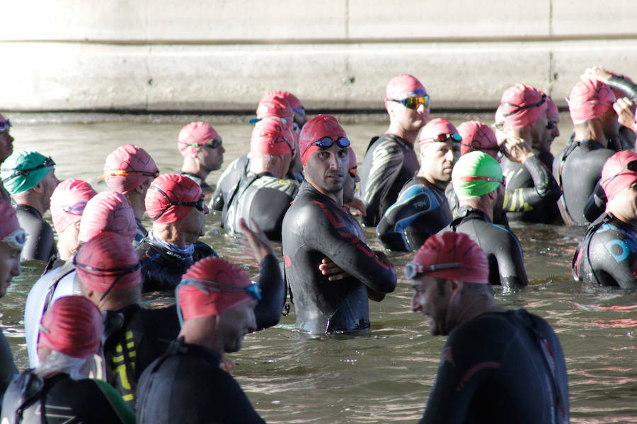 Salamanca se ha enganchado al triatlón. La capital charra acogió esta mañana la cuarta edición del Triatlón de Media Distancia, considerado además 'Campeonato Ibérico' por la importante presencia de triatletas lusos