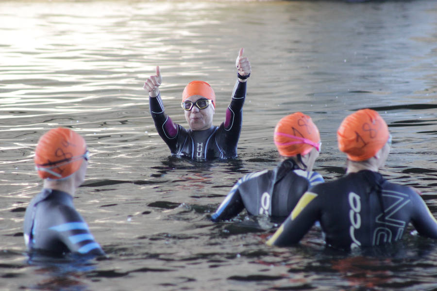 Salamanca se ha enganchado al triatlón. La capital charra acogió esta mañana la cuarta edición del Triatlón de Media Distancia, considerado además 'Campeonato Ibérico' por la importante presencia de triatletas lusos