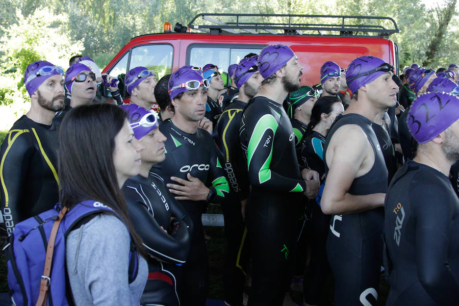 Salamanca se ha enganchado al triatlón. La capital charra acogió esta mañana la cuarta edición del Triatlón de Media Distancia, considerado además 'Campeonato Ibérico' por la importante presencia de triatletas lusos