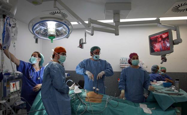 Operación con laparoscopia de la pared abdominal en el Hospital Río Hortega de Valladolid. 