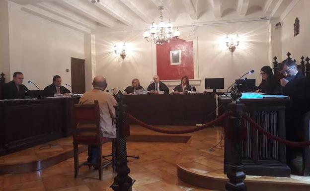 El acusado, durante su declaración en el juicio celebrado en la Audiencia Provincial de Zamora. 