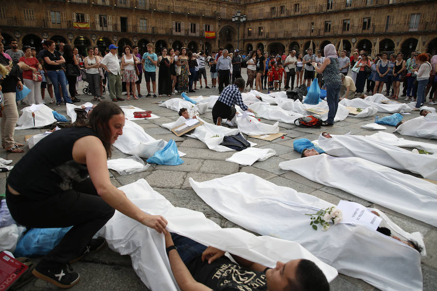 Fotos: Acto en apoyo a los refugiados en Salamanca